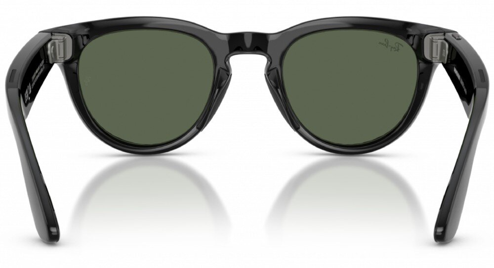 Okulary META Ray-Ban Headliner Gen 2 Czarne okulary w zaokrąglonych oprawkach widziane od strony zauszników umieszczone na białym tle, na dole widać cień