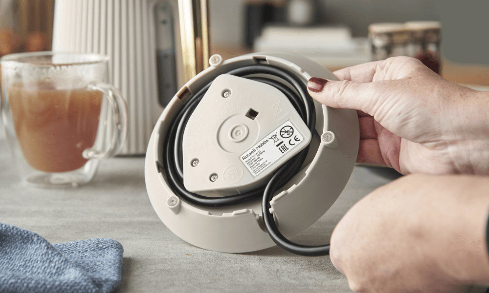 Czajnik RUSSELL HOBBS Bronte Stone 26751-70 Obrotowa podstawa Podstawa 360° z dowolnej strony ułatwienie obsługa schowek na przewód porządek