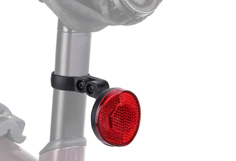 Lokalizator 4SMARTS SkyTag Duos Odblask zamocowany przy rowerze białe tło w odbłyśniku roweru trwałe mocowanie dyskrecja