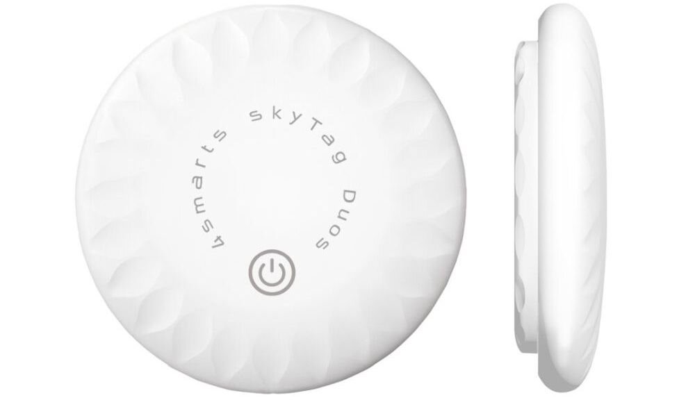 Lokalizator 4SMARTS SkyTag Duos Biały 2 szt. pokazanie lokalizatora od przodu i boku na białym tle smukły i lekki design waga grubość