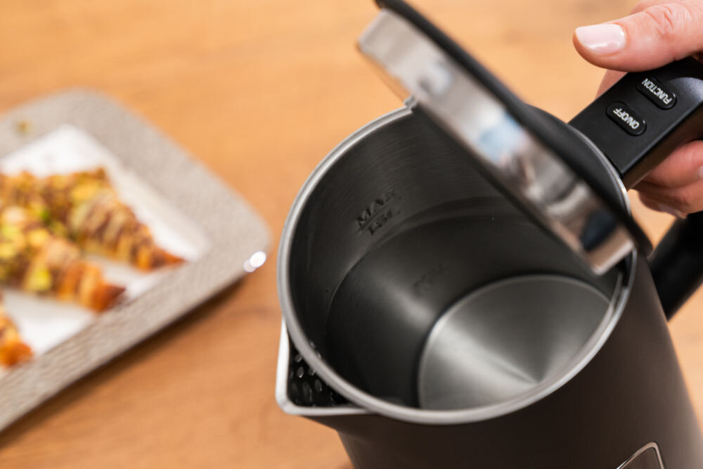 Czajnik GÖTZE & JENSEN KT940K Czarny zabezpieczenia bezpieczenstwo autowylaczenie