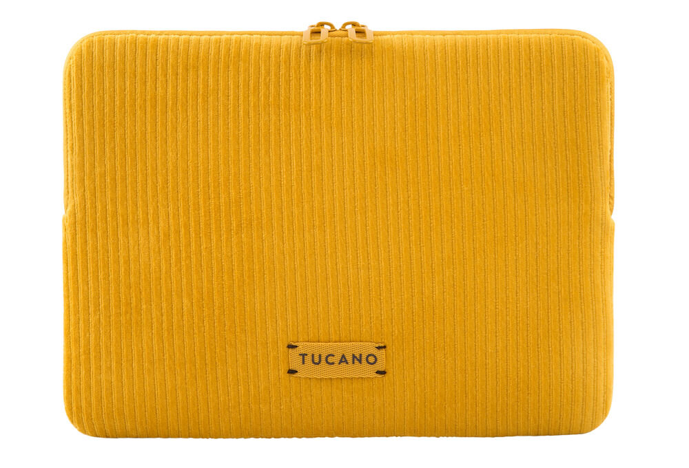 Żółte etui na laptopa z materiału o prążkowanej fakturze, z widocznym logo \'TUCANO\' na przodzie oraz podwójnym zamkiem błyskawicznym na górze.