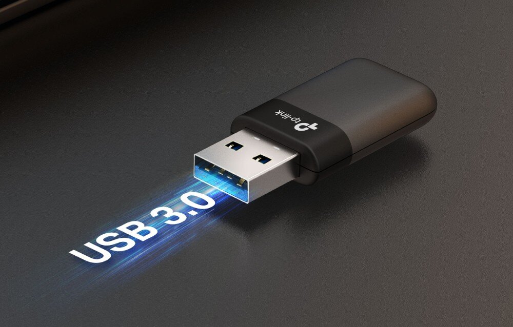 Karta sieciowa TP-LINK Archer TX23U Adapter USB na ciemnym tle z jasnym napisem USB 3.0 i graficznymi liniami sugerującymi szybki przepływ danych ze złącza