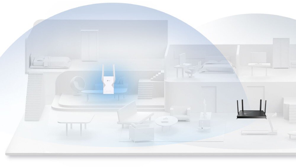 Wzmacniacz sieci TP-LINK RE225BE Zbliżenie na dolną część urządzenia prezentujące port Ethernet 1 Gb/s z podłączonym niebieskim kablem sieciowym