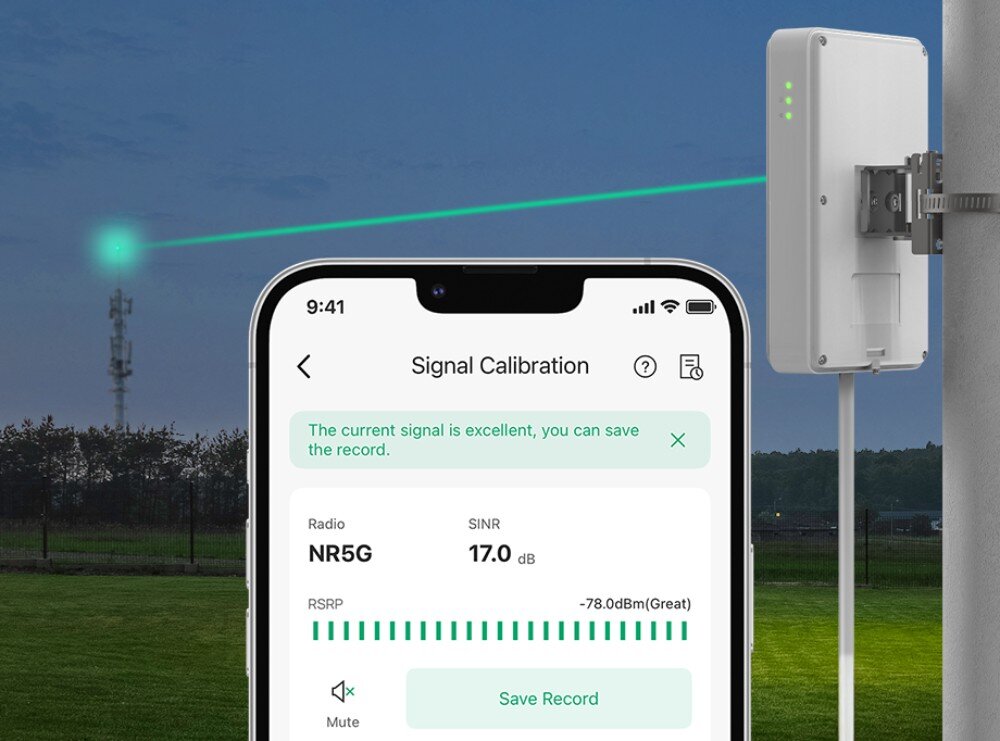 Router TP-LINK Omada ER701-5G-Outdoor Ekran smartfona z aplikacją wyświetlającą parametry sygnału komórkowego połączony zieloną linią z urządzeniem na słupie skierowanym w stronę odległego masztu