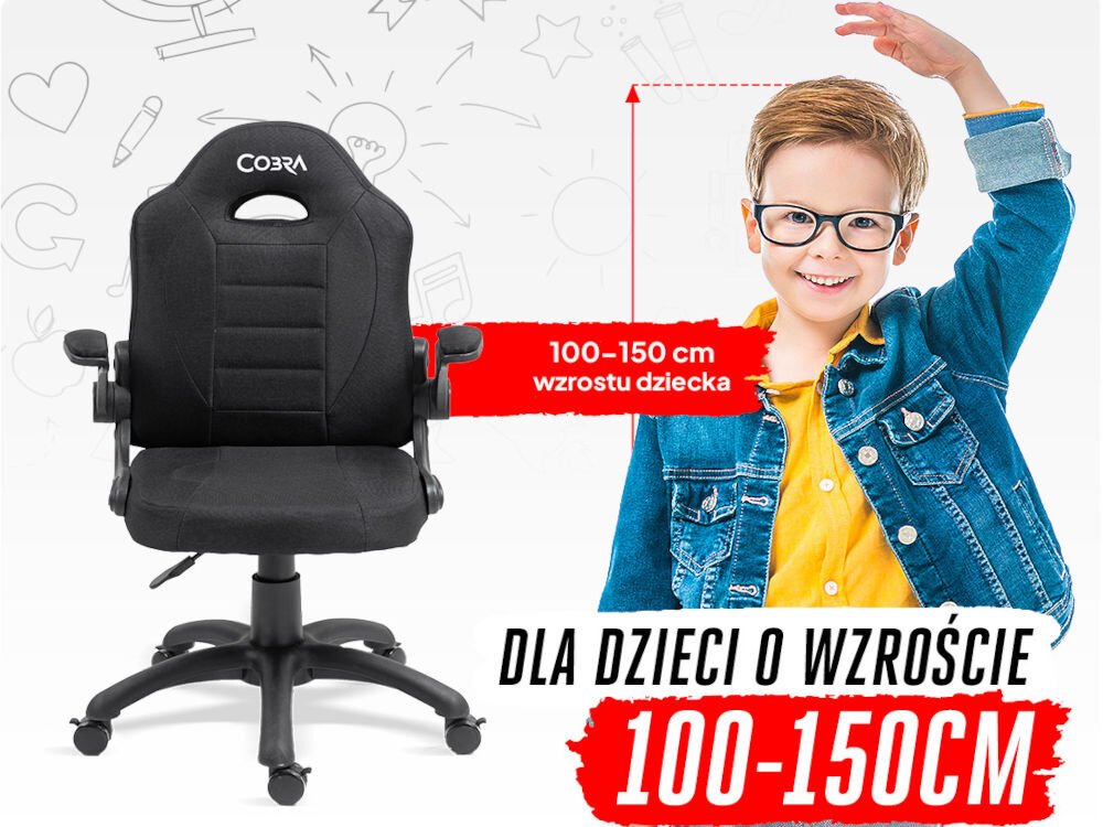Fotel COBRA Junior Pro CRF2306 7.1T Czarny Chłopiec mierzący swój wzrost obok fotela gamingowego Cobra Junior PRO, z informacją '100-150 cm wzrostu dziecka' oraz napisem 'Dla dzieci o wzroście 100-150cm' wsparcie wygody dziecka regulacja wysokości siedziska zakres fotel rośnie z dzieckiem dopasowanie do wzrostu