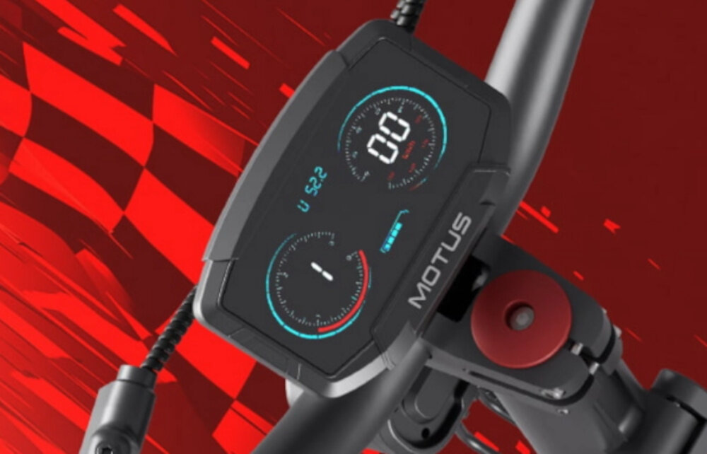 Hulajnoga elektryczna MOTUS Pro 10 Daytona 65km 2x1000W Amortyzacja 10 cali Czarny abstrakcyjne czerwone tło na tle wyświetlacz kierownica o wysokości 128 cm podróżowanie w wyprostowanej pozycji intuicyjny wyświetlacz LCD kontrolowanie i sprawdzanie wszelkich informacji o stanie hulajnogi