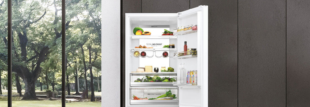 Lodówka HAIER HTW7720DNGW eleganckie wnętrze środek półki