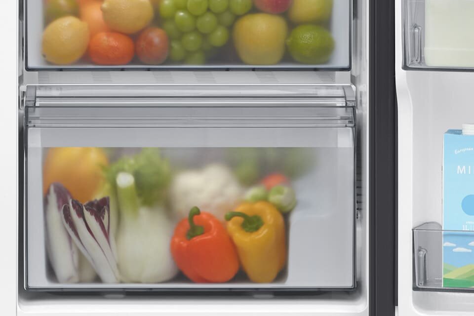 Lodówka Samsung RS70F64KEBEO z pojemną szufladą na warzywa i owoce