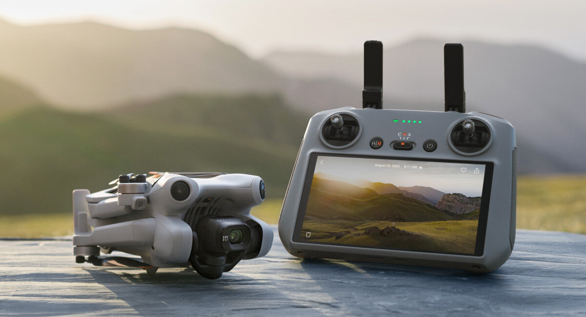 Dron DJI Mini 4 Pro (RC-N2) akcesoria zestaw dodatki aparatura sterująca hub torba