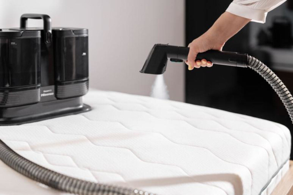 Odkurzacz piorący HISENSE Steam IQ HSS07A Naturalna siła pary Funkcja czyszczenia samą parą z podłóg, tkanin i twardych powierzchni bez użycia detergentów Jednym dotknięciem dla domów z dziećmi, zwierzętami i alergikami