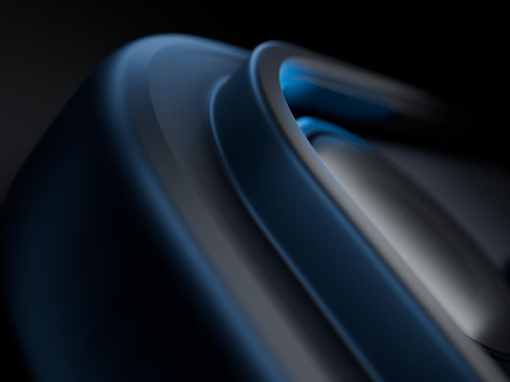 Etui XLINE Satin Guardx MagSafe do Samsung Galaxy S26 Przezroczysto-czarny Makrofotografia krawędzi etui 3nk do Samsung Galaxy S26, pokazująca wielowarstwową konstrukcję i podniesiony rant ochronny. Nowoczesny design w odcieniach czerni i błękitu podkreśla precyzję wykonania.