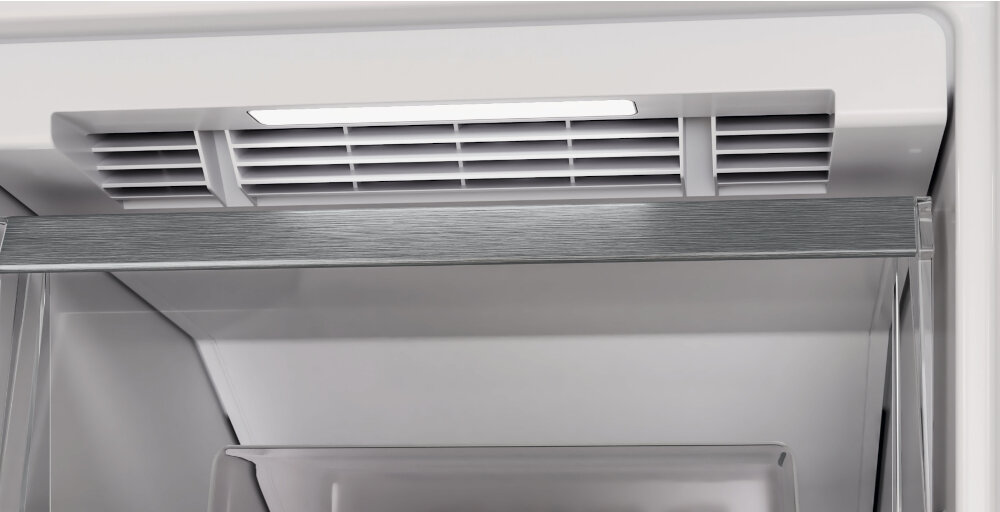 Zamrażarka do zabudowy WHIRLPOOL WHSD18F073C1 Górna część komory zamrażarki z systemem nawiewu powietrza. Rozwiązanie wspiera równomierne chłodzenie przechowywanych produktów oświetlenie LED przezroczyste szuflady widoczność wygodny dostęp