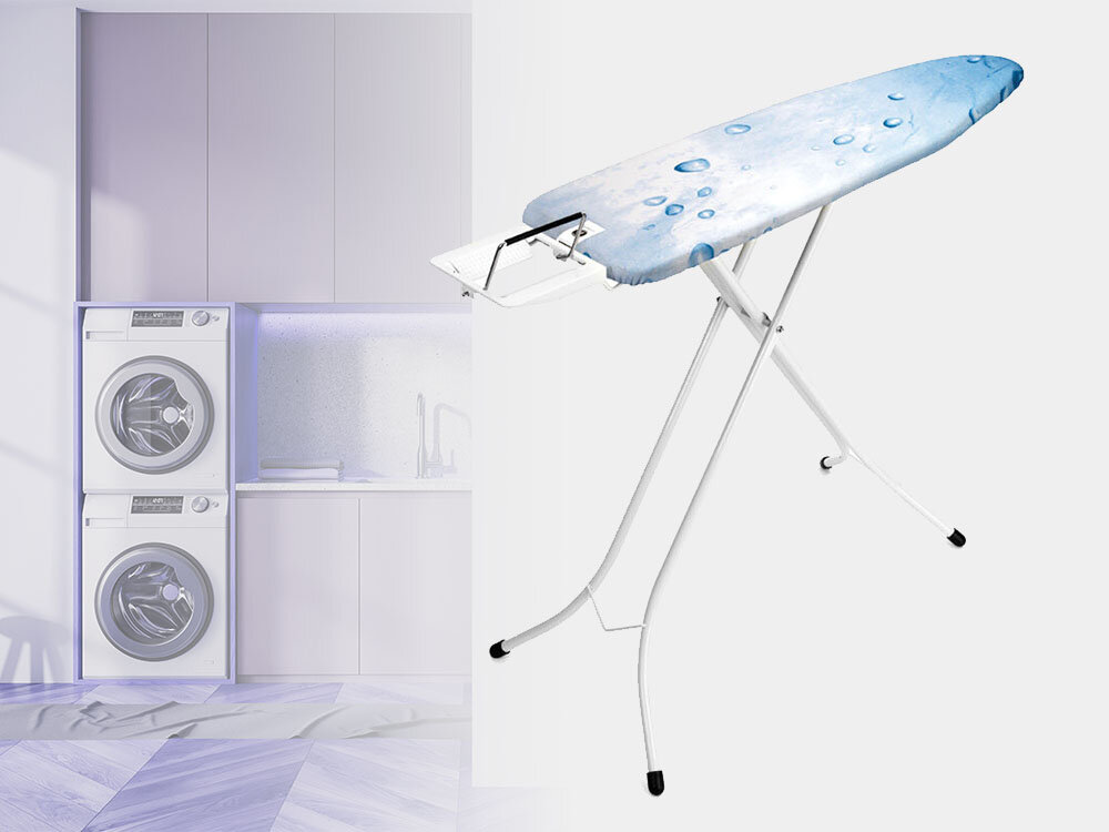 Deska do prasowania BRABANTIA 100628 Ice Water 110 x 30 cm ułatwienie prasowania deska stoi bokiem kolorowy pokrowiec białe nóżki czarna końcówki jasne tło
