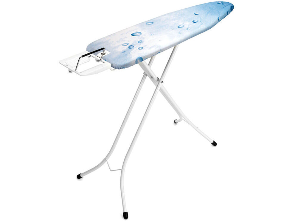 Deska do prasowania BRABANTIA 100628 Ice Water 110 x 30 cm deska stoi bokiem kolorowy pokrowiec białe nogi czarna końcówki na nóżkach białe tło solidna budowa z trwałej, stalowej ramy o średnicy 22 mm wytrzymałość stabilność cztery solidne nogi mocne wsparcie konstrukcja odporna na codzienne intensywne użytkowanie staranna konstrukcja pełne bezpieczeństwo komfort podczas prasowania