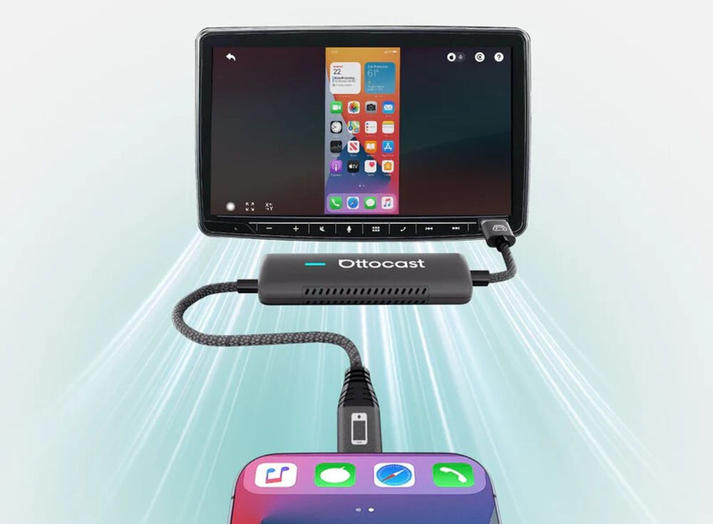 Adapter OTTOCAST CA450-T Mirror Touch CarPlay aktualizacje FOTA OttoPilot instalacja USB aktualizacja systemu adaptera, adapter podłączony do smartfona oraz do stacji multimedialnej
