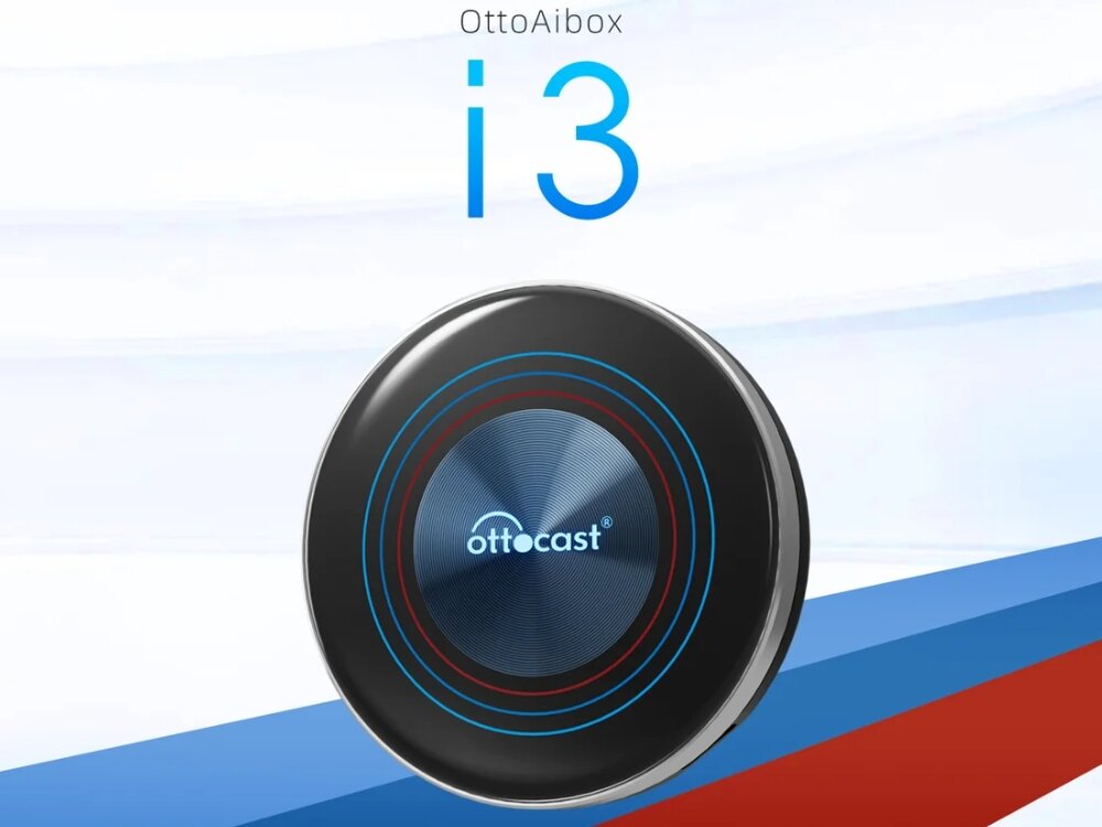 Na obrazie widoczny jest okrągły, czarny adapter z niebieskimi i czerwonymi akcentami oraz logo \'ottocast\' na środku. W tle znajduje się napis \'OttoAibox i3\'.