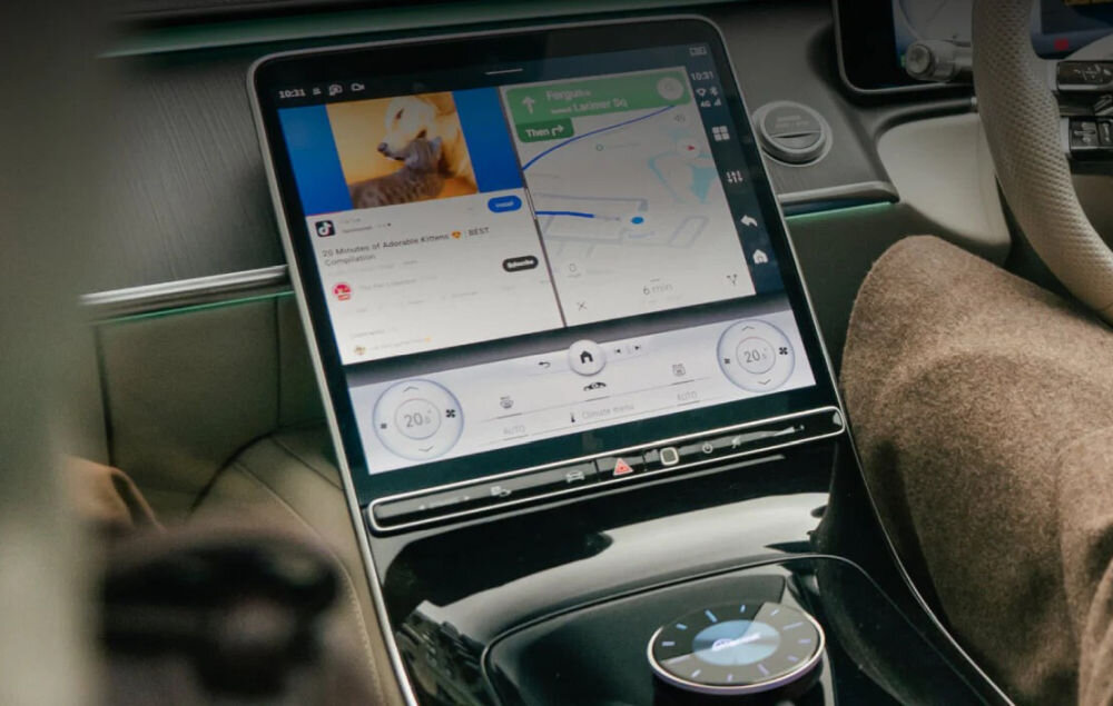 Adapter OTTOCAST PCS46 OttoAibox P3 CarPlay Android Auto bezprzewodowe połączenie smartfona automatyczne łączenie nawigacja muzyka, adapter podłączony pod port USB-A