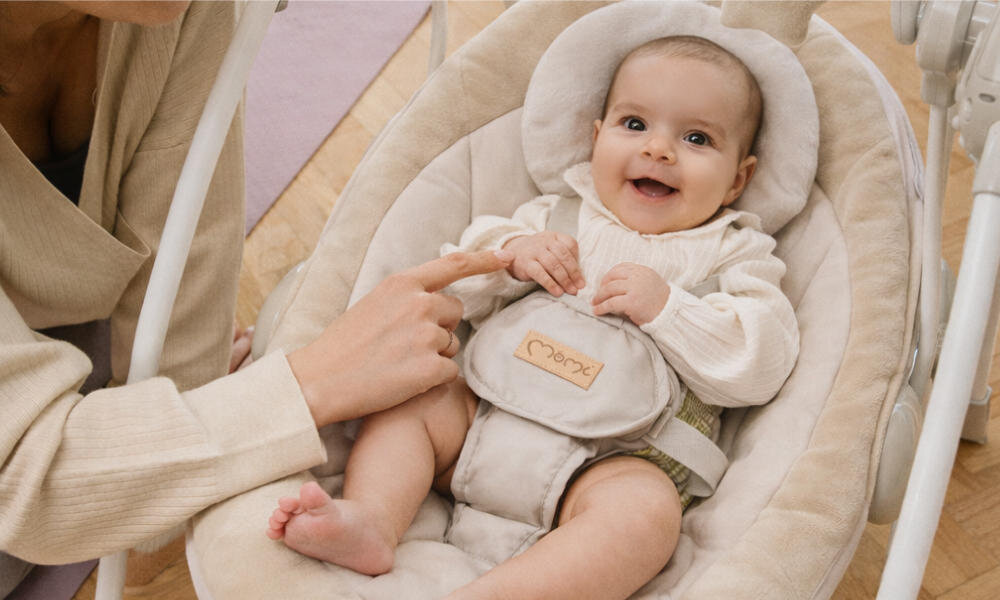 Bujaczek MOMI Liss Beżowy Wygodne miejsce odpoczynku Szerokie siedzisko z miękkiego pluszu bujanie odpoczynek Delikatna tkanina przyjemna dla skóry w kształcie misia