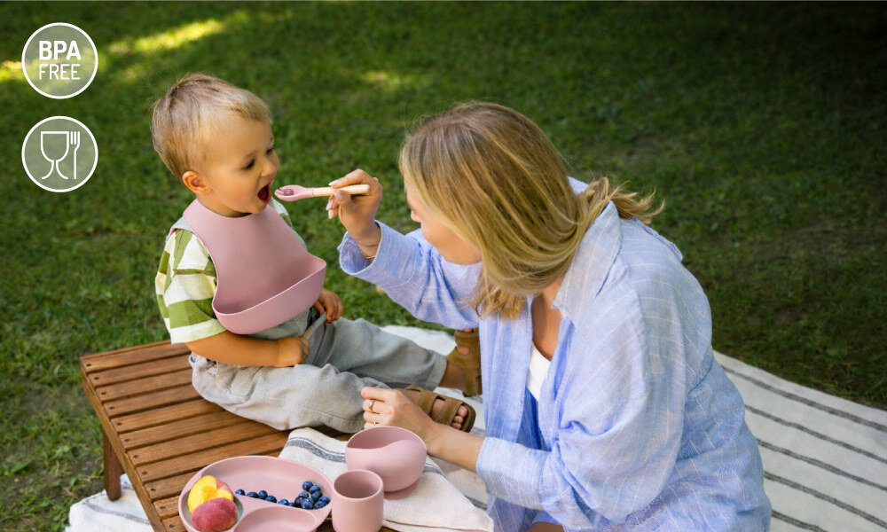 Zestaw naczyń MOMI Ami Zielony Bezpieczne materiały  z silikonu przeznaczonego do kontaktu z żywnością, bez BPA i ftalanów z naturalnego drewna