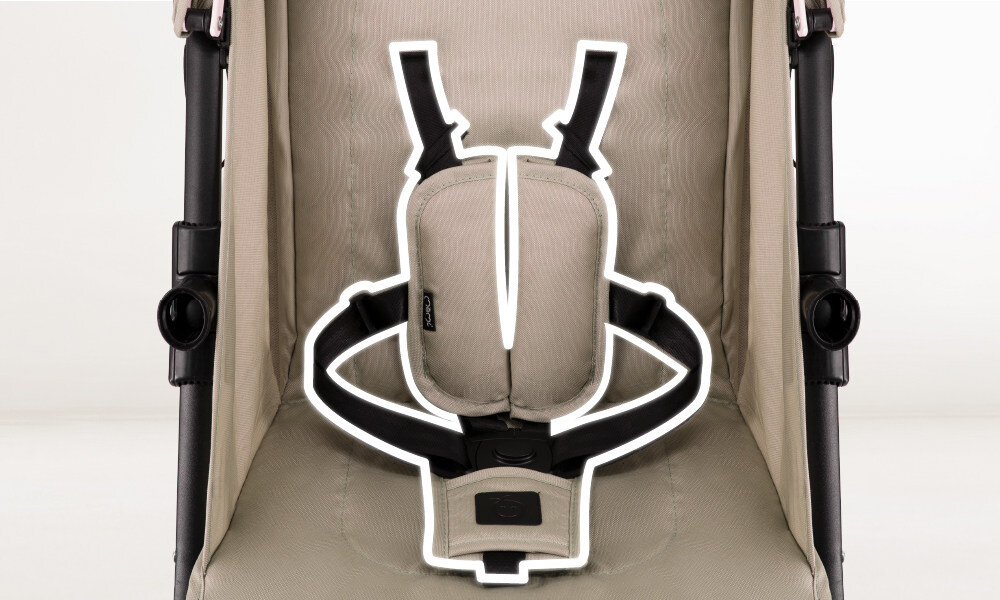 Wózek spacerowy MOMI Akira Beżowy Bezpieczeństwo użytkowania 5-punktowe pasy od 6 miesiąca życia do 15 kg Zgodność z europejską normą EN 1888-1 
