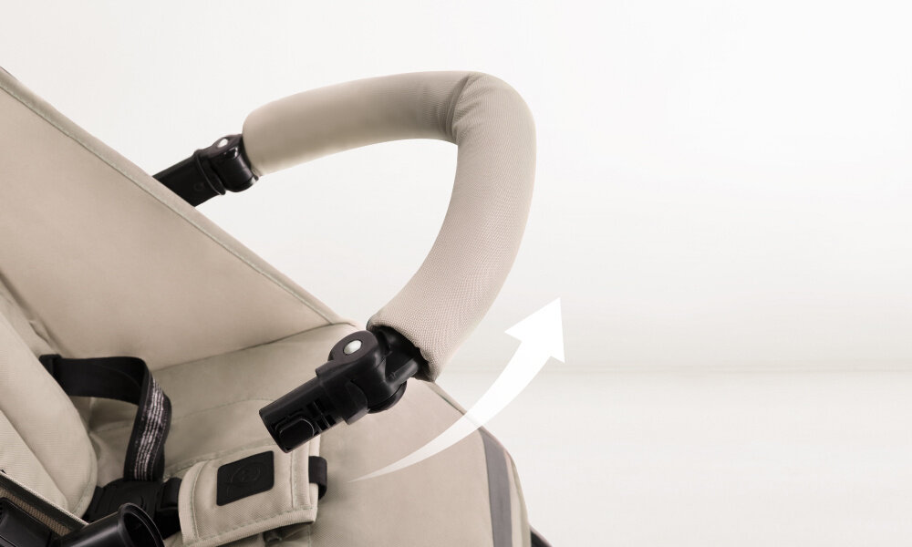Wózek spacerowy MOMI Akira Beżowy Pałąk i wygoda obsługi Rotacyjny pałąk Kieszonka na drobiazgi w tylnej części