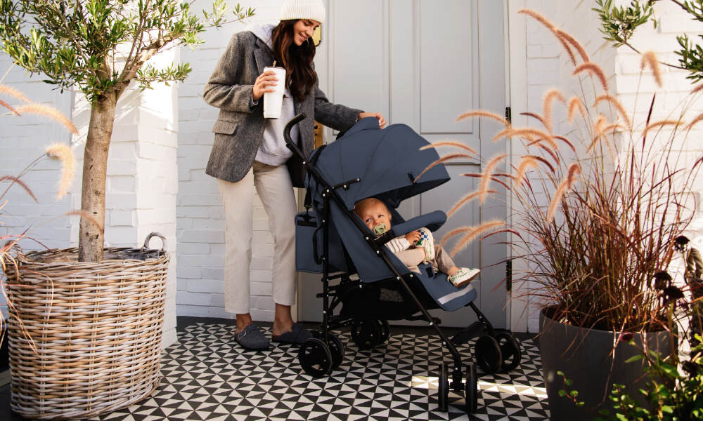 Wózek spacerowy MOMI Akira Szary wózek na każdy dzień