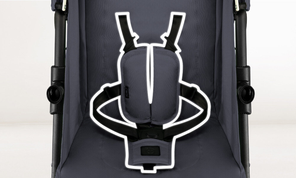 Wózek spacerowy MOMI Akira Szary Bezpieczeństwo użytkowania 5-punktowe pasy od 6 miesiąca życia do 15 kg Zgodność z europejską normą EN 1888-1 