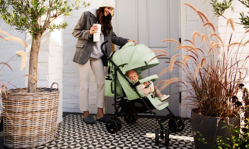 Wózek spacerowy MOMI Akira Zielony wózek na każdy dzień