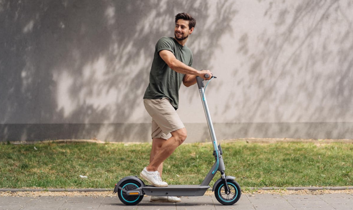 Hulajnoga elektryczna MOTUS Scooty 10 Plus Grafitowy zestaw