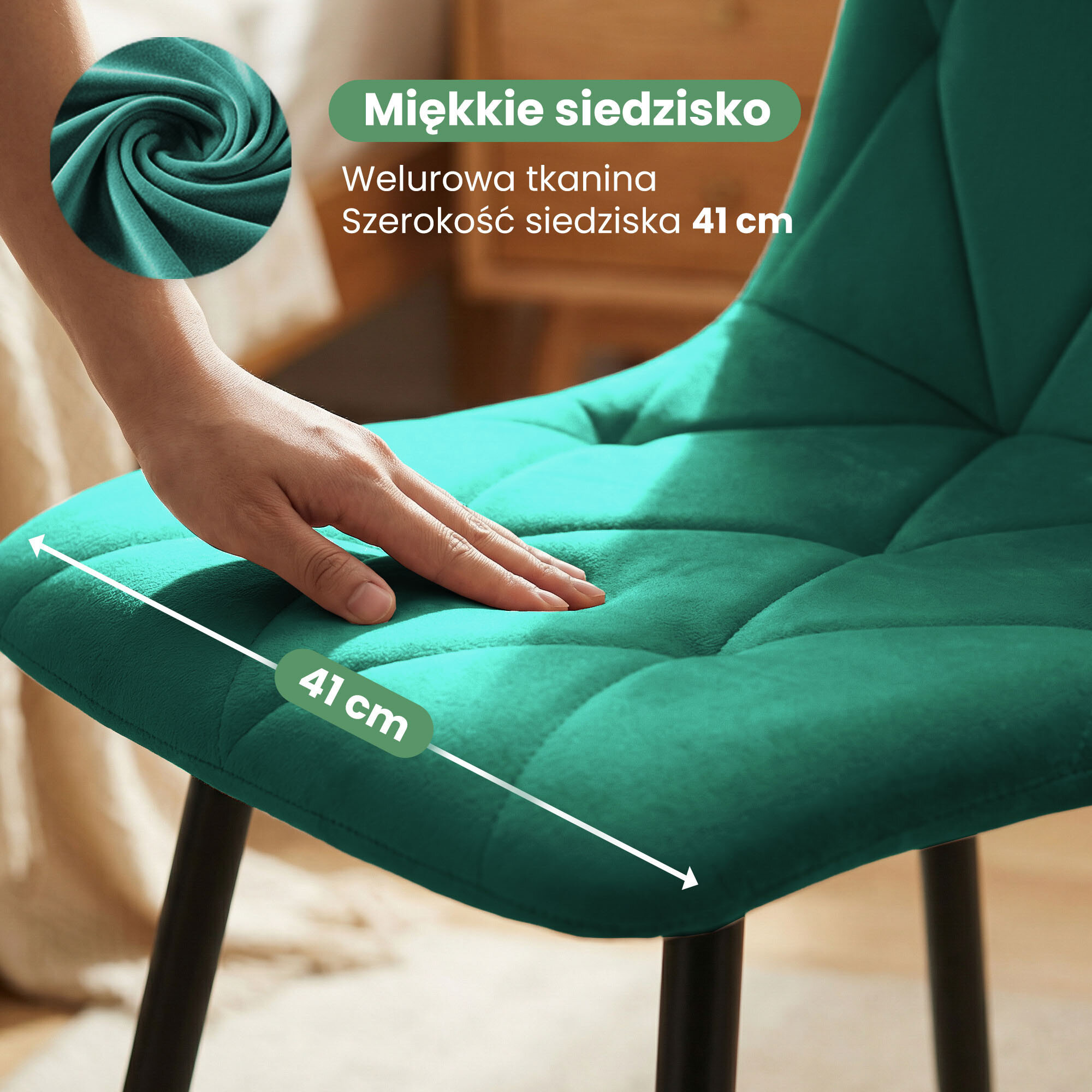 Obraz przedstawia welurowe krzesło tapicerowane w kolorze butelkowej zieleni z czarnymi nogami. Na krześle widoczny jest tekst: \'Miękkie siedzisko, Welurowa tkanina, Szerokość siedziska 41 cm\'.