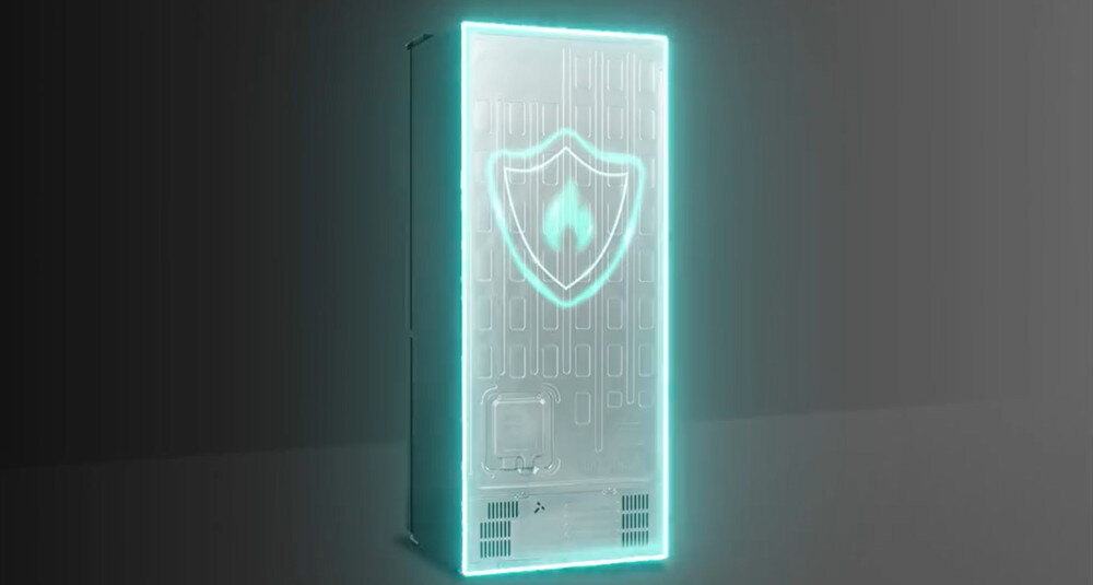 LODÓWKA HISENSE RQ5P470SMFE lifestyle wizualizacja tylny panel ściana metal ochrona tylny panel metalowa ściana stabilne ustawienie przy ścianie bezpieczeństwo wygoda