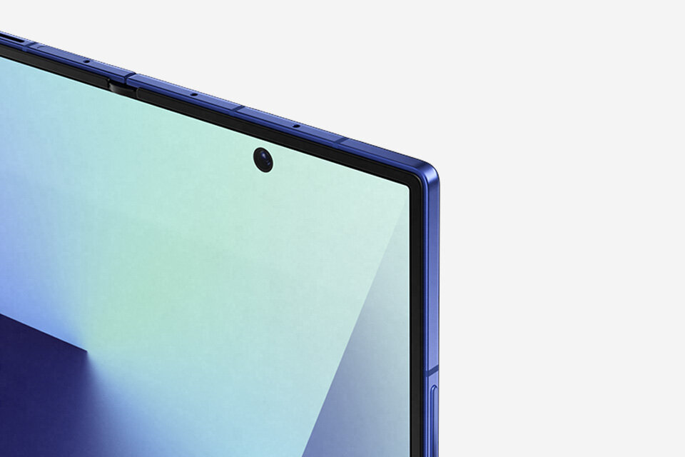 Zbliżenie na wytrzymałą aluminiową ramkę Galaxy Z Fold7.