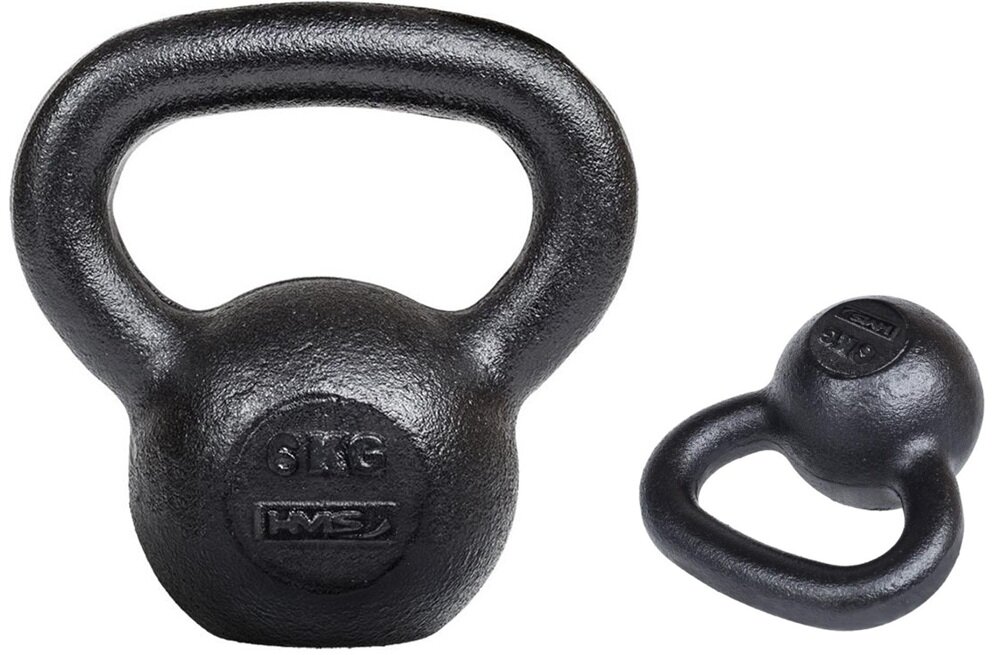 Kettlebell HMS KZG06 (6 kg) kettlebell na białym tle widoczny od przodu obok małe zdjęcie kettlebella położonego na płasko o masie 6 kg do treningu siłowego i funkcjonalnego pozwala ćwiczyć całe ciało w domu i na siłowni dzięki pracy wielostawowej angażujesz więcej mięśni jednocześnie skraca czas treningu i przynosi szybciej odczuwalne efekty