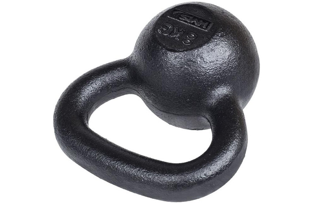 Kettlebell HMS KZG08 (8 kg) kettlebell na białym tle leży na płasko korpus wykonany z żeliwa duża odporność na uszkodzenia i odkształcenia solidna konstrukcja utrzymuje stałą wagę i równowagę wspiera regularne treningi bez potrzeby częstej wymiany czy dodatkowych kosztów