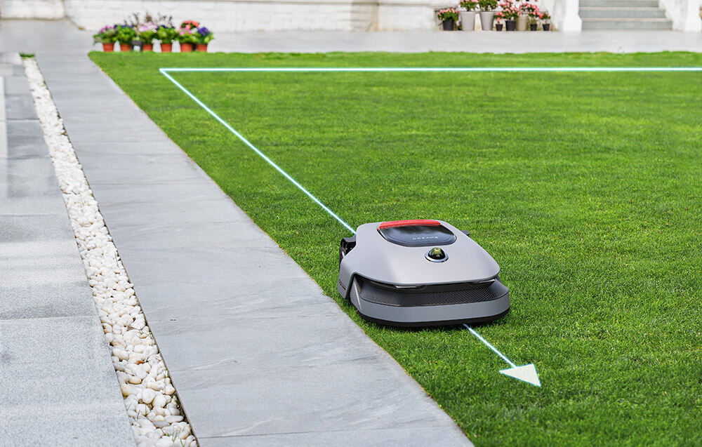 Robot koszący DREAME A1 PRO 1000 ogród trawnik robot kosi trawę wzdłuż chodnika strzałka pokazująca kierunek jazdy wygoda dbałość o detale bezprzewodowa konfiguracja granic precyzyjne mapowanie terenu inteligentne planowanie pracy zaawansowane omijanie przeszkód w technologii 3D samodzielnie dba o poziom naładowania wysoki poziom bezpieczeństwa i łatwą konserwację
