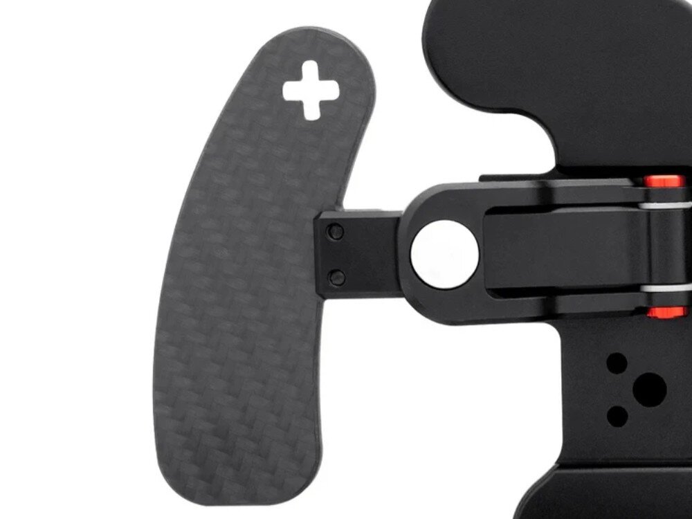 Kierownica SIMAGIC GT1 D-shape QR70 Zbliżenie na podłużną łopatkę zmiany biegów o strukturze karbonu, przymocowaną do metalowego ramienia z tyłu kierownicy