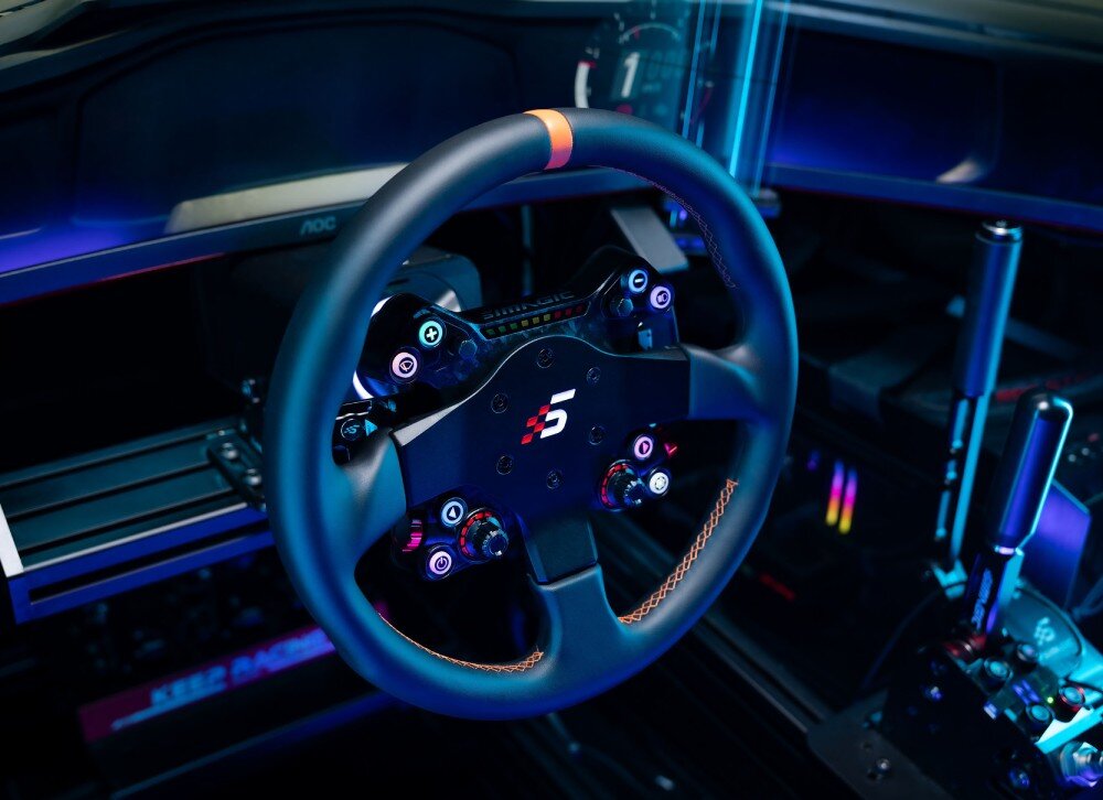 Kierownica SIMAGIC Neo X-330T Rally Steering Wheel Kierownica do symulatora z panelem pełnym przycisków i pokręteł zamontowana na stanowisku wyścigowym