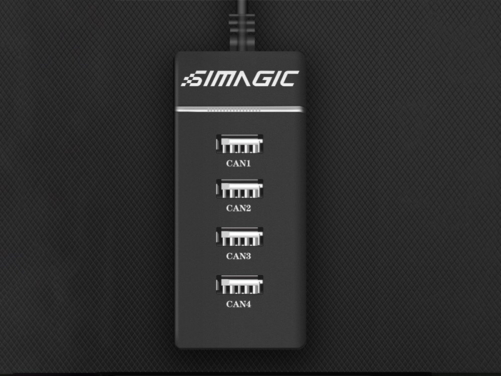Rozgałęźnik USB SIMAGIC P-E114 Rozdzielacz widoczny z góry na fakturowanym tle, prezentujący pionowy rząd czterech portów opisanych kolejno od 'CAN1' do 'CAN4' oraz logo na górze