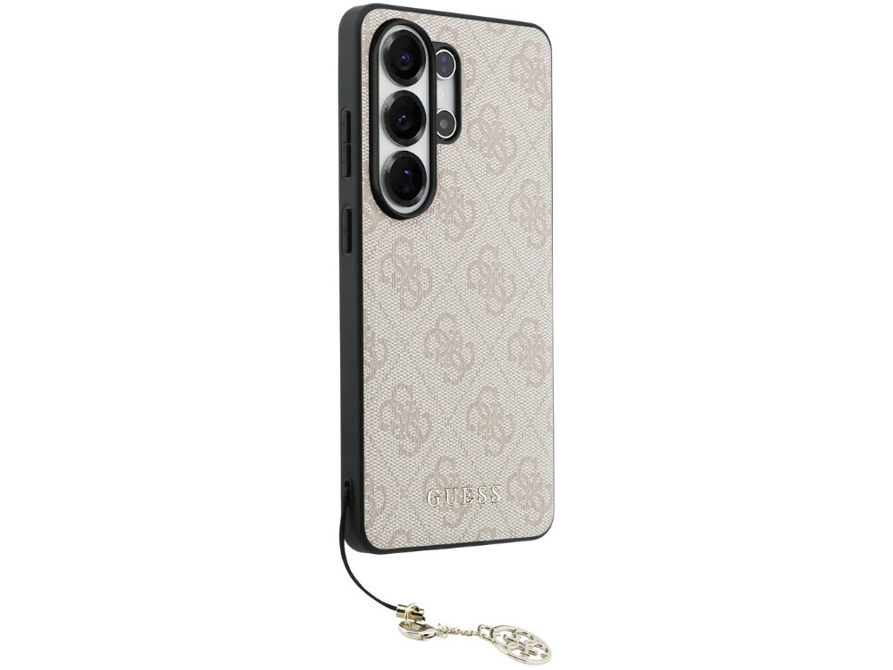 Etui na telefon z wzorem 4G i napisem \'GUESS\' na dole, z zawieszką w kształcie logo. Etui jest w kolorze różowym, przeznaczone do modelu Samsung Galaxy S26 Ultra.