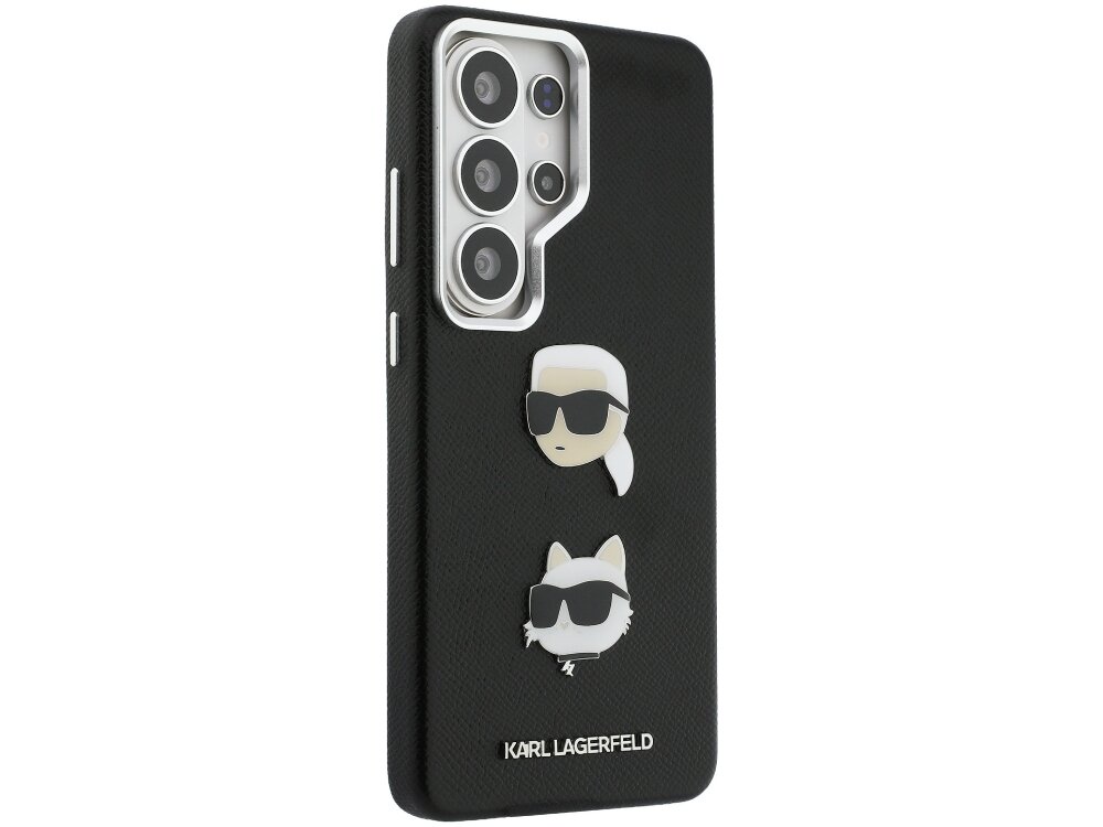 Etui Karl Lagerfeld Saffiano Double Heads Metal Samsung Galaxy S26 - logo, lustrzane wykończenie, luksus Tył czarnego etui Karl Lagerfeld wykonanego z ekoskóry Saffiano z naszywkami Ikonik Karl & Choupette, srebrnym napisem marki oraz precyzyjnym wycięciem na potrójny aparat.