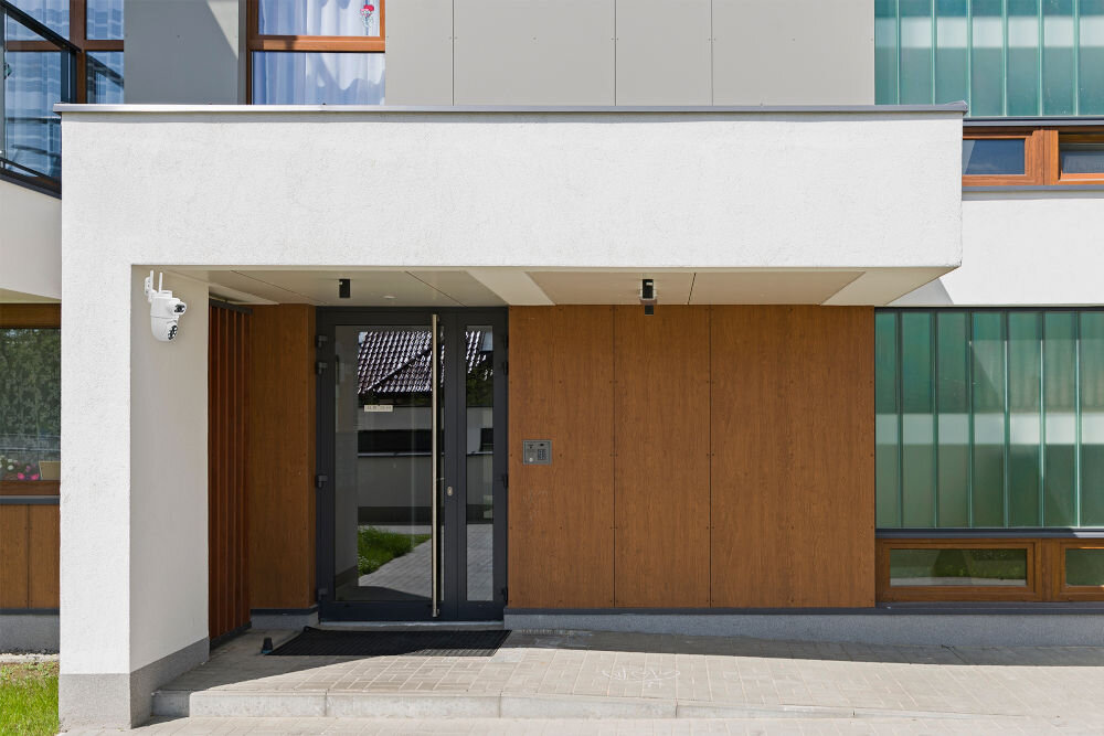 Kamera SETTI+ SC762 3MP+3MP 2K zamontowana przed wejściem do domu dwukierunkowa komunikacja głosowa kontrola bezpieczeństwo