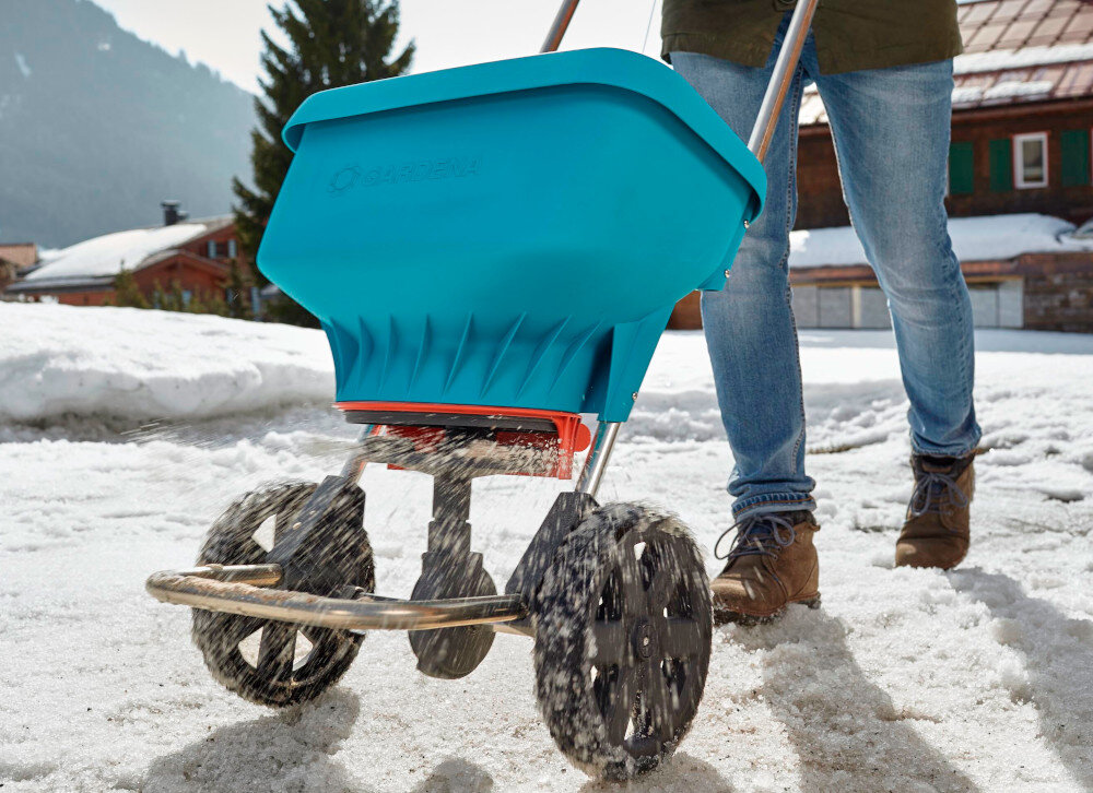 Siewnik GARDENA 436-20 sianie roznorodnych nasion uniwersalnosc do rozsypywania innych materialow granulatu piasku soli wszechstronne zastosowanie korzystanie caly rok