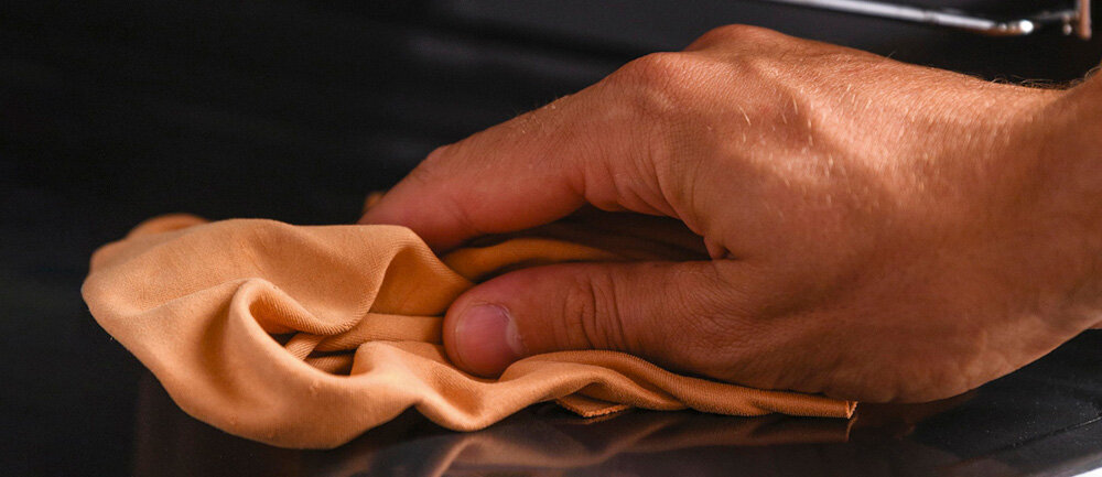 PIEKARNIK HAIER H6 ID25G3YTB SERIA 4 czyszczenie wodą parą gorące powietrze usuwanie zabrudzeń szmatką