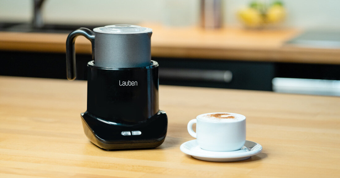 Spieniacz do mleka LAUBEN Milk Frother 550BC Domowa przyjemność z kawą wygląd design tło prezentacja wizualizacja