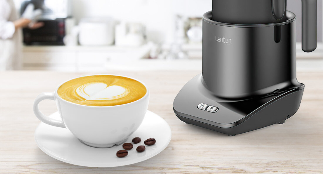 Spieniacz do mleka LAUBEN Milk Frother 550BC wygoda użytkowania Podstawa z antypoślizgowymi nóżkami system 360° wygodne rozwiązanie