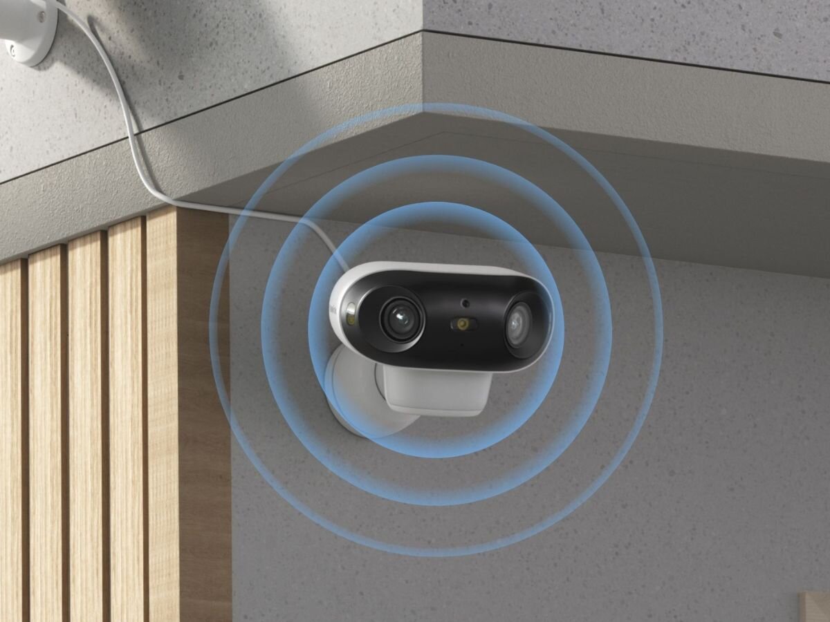 REOLINK Argus Series B740X dwoma obiektywami szeroki, panoramiczny widok 180° b>inteligentne wykrywanie ludzi, pojazdów i zwierząt, kolorowy tryb nocny oraz zasilanie akumulatorowe - kamera z dwoma obiektywami na budynku