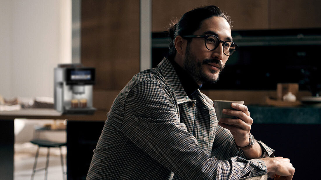 Ekspres SIEMENS EQ700 TP717R06 Srebrny aromaDouble Shot smak aromat dwustopniowy proces mielenie zaparzanie