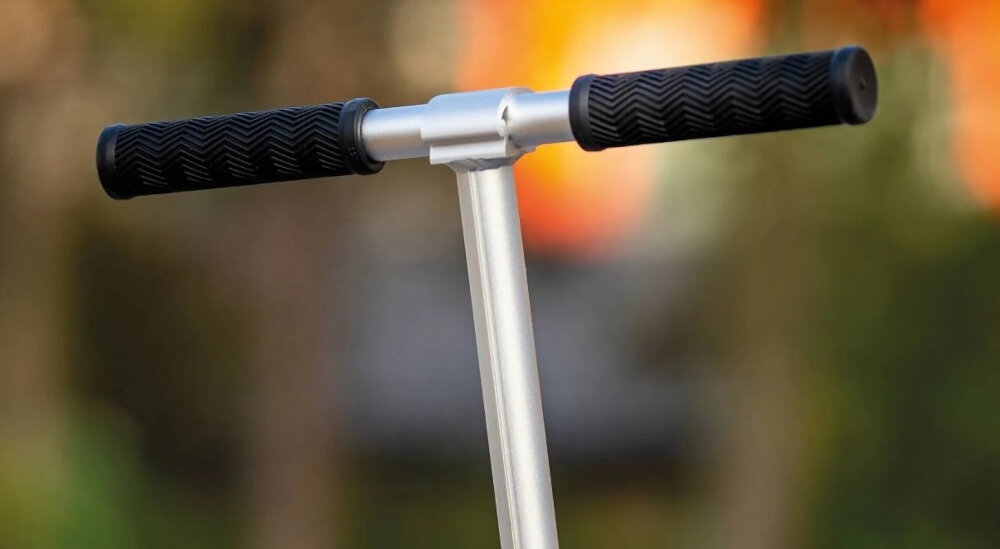 Hulajnoga elektryczna REBEL Fun Wheels Biały wygodne uchwyty antypoślizgowa powłoka 4-stopniowa regulacja