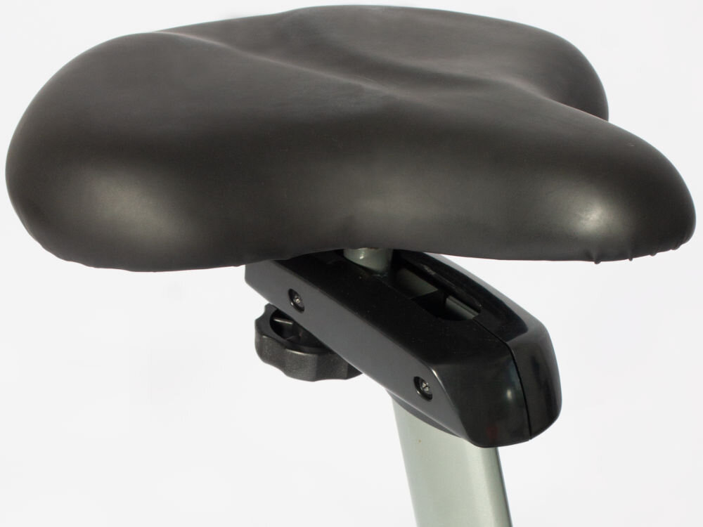 Rower magnetyczny YORK FITNESS C420 z regulowanym siedziskiem kierownicą i mechanizmem korbowym z łożyskami Szerokie, profilowane siodełko roweru treningowego, zamontowane na sztycy z widoczną regulacją poziomą.